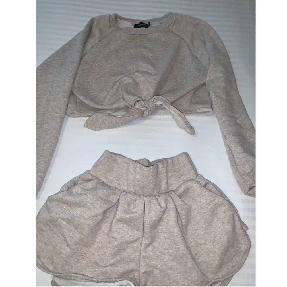 Pretty little thing set size 2 only worn once